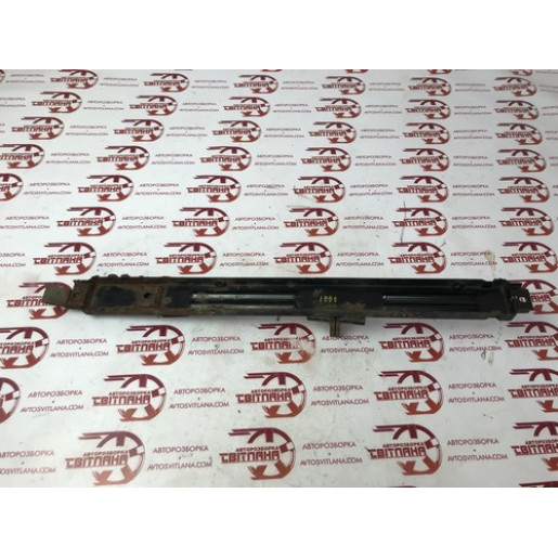 Кронштейн радиатора левый Kia Sorento 2002-2009 253163E000